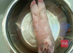猪蹄海带汤的做法图解1