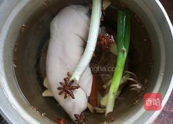 猪蹄海带汤的做法图解2
