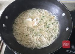 葱花面的做法图解7