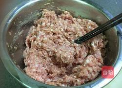 猪肉胡萝卜水饺的做法图解2