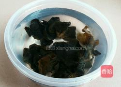 茶树菇烧木耳的做法图解2