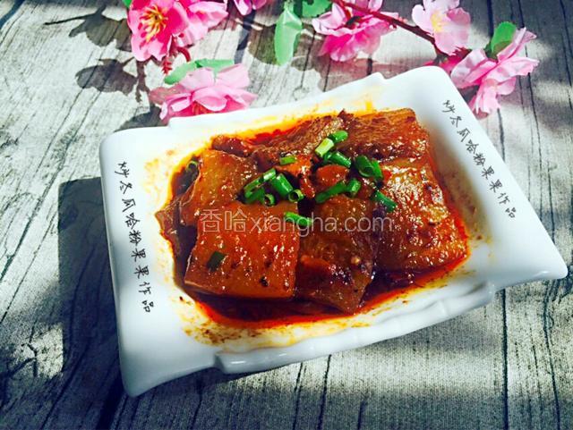 出锅了，阳光下这个酱香型的冬瓜颜色诱人，来一碗白米饭，宝贝乖乖的吃完一大碗