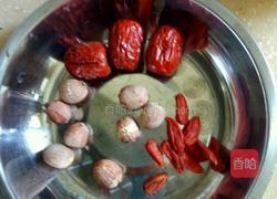 红枣莲子燕窝汤的做法图解3