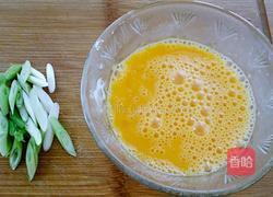 虾皮炒鸡蛋的做法图解2