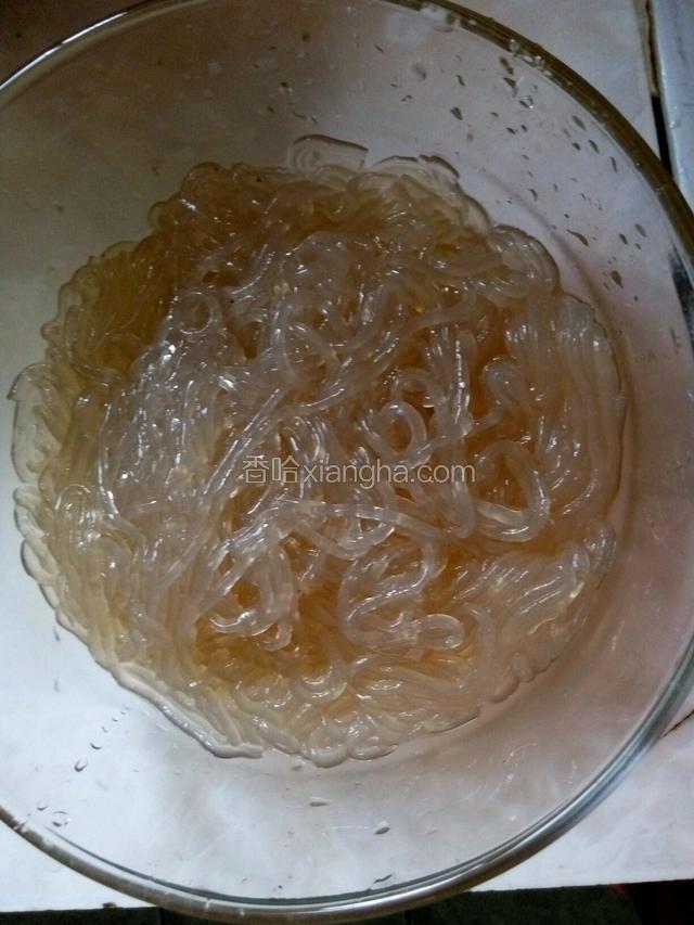 捞出淋干水分备用