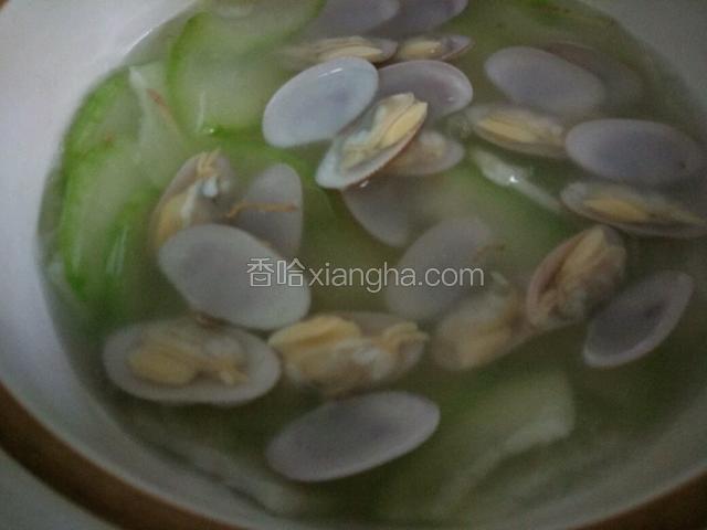 大火煮熟冬瓜给盐，下蛤蜊入锅煮一下即可关火出锅