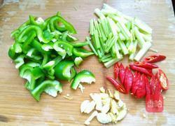 青椒炒墨鱼的做法图解2