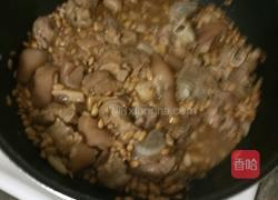 猪蹄炆黄豆的做法图解1