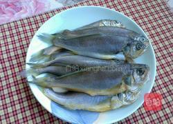 炸黄花鱼的做法图解1