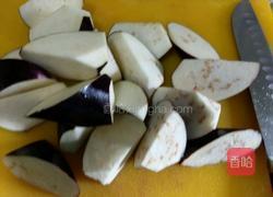 豆瓣酱炒茄子的做法图解1