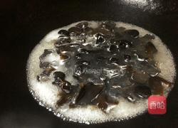 洋葱拌木耳的做法图解4