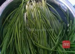 猪肉韭菜饺子的做法图解1