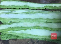 苦瓜炒猪肉的做法图解2