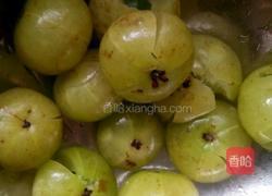 余甘煮鸡的做法图解1