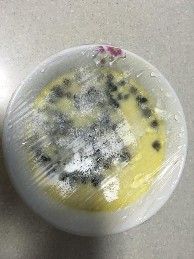 蒸熟的鸡蛋羹