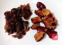 银耳红枣桂圆汤的做法图解2