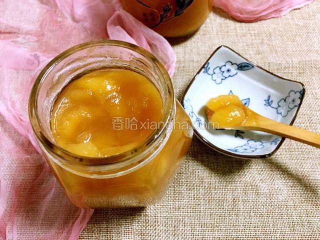 玻璃瓶提前用热水加热消毒，倒扣控水。果酱趁热装瓶，放凉冰箱冷藏。