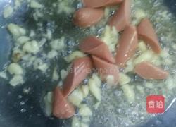 西兰花炒火腿肠的做法图解3