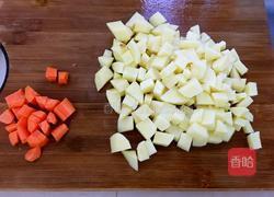 土豆腊肉焖饭的做法图解4