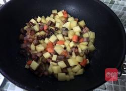 土豆腊肉焖饭的做法图解7