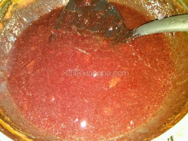 直至李子肉融化成糊糊就行了，过程缓慢，要不停搅拌