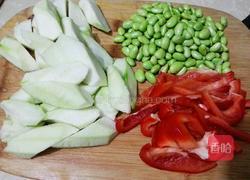 丝瓜炒毛豆的做法图解2