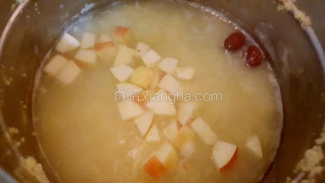 开锅后加上红枣和苹果，15分钟挂念火就好！