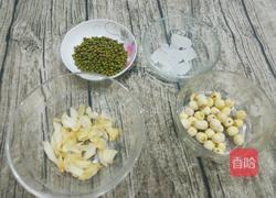 莲子百合绿豆汤的做法图解1