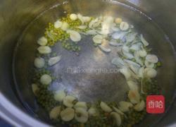 莲子百合绿豆汤的做法图解4