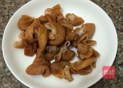 辣椒炒肥肠的做法图解2