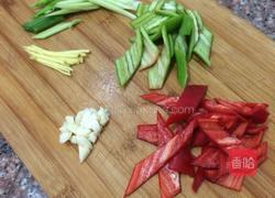 辣椒炒肥肠的做法图解3