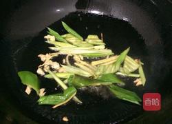 辣椒炒肥肠的做法图解4