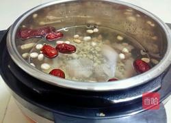 猪蹄花生汤的做法图解7