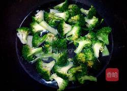 西兰花炒肉的做法图解4