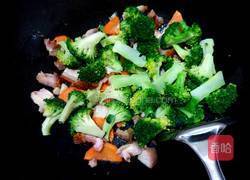 西兰花炒肉的做法图解6