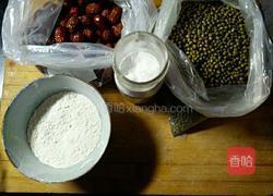 红枣绿豆粥的做法图解1