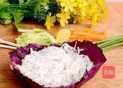 银鱼汤的做法图解1