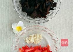 黑木耳炒山药的做法图解2