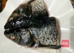 酸菜鱼头的做法图解1