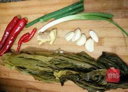 酸菜鱼头的做法图解2