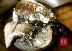 酸菜鱼头的做法图解4