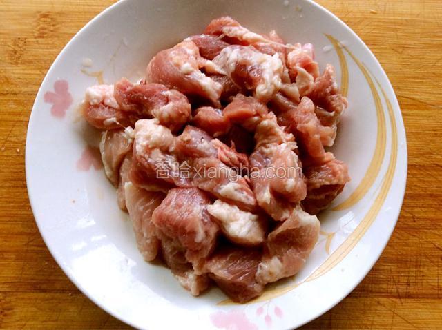 猪肉洗净切块