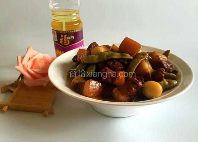 美味的豆角焖肉，猪肉肥而不腻，豆角软烂鲜香。