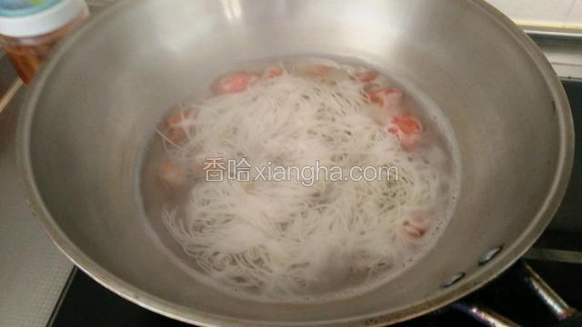 锅中面条已熟