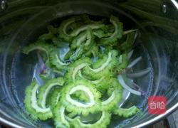 洋葱拌苦瓜的做法图解3