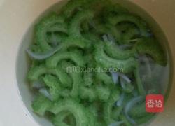 洋葱拌苦瓜的做法图解4