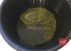 绿豆南瓜粥的做法图解2