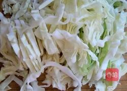 酸辣包菜丝的做法图解1