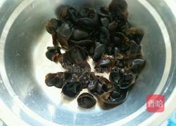 凉拌黄瓜木耳的做法图解1