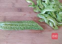 苦瓜炒瘦肉的做法图解3